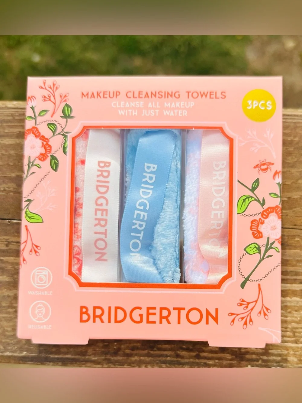 Bridgerton Makeup Cleansing Towels & Compact Mirror Bundle
